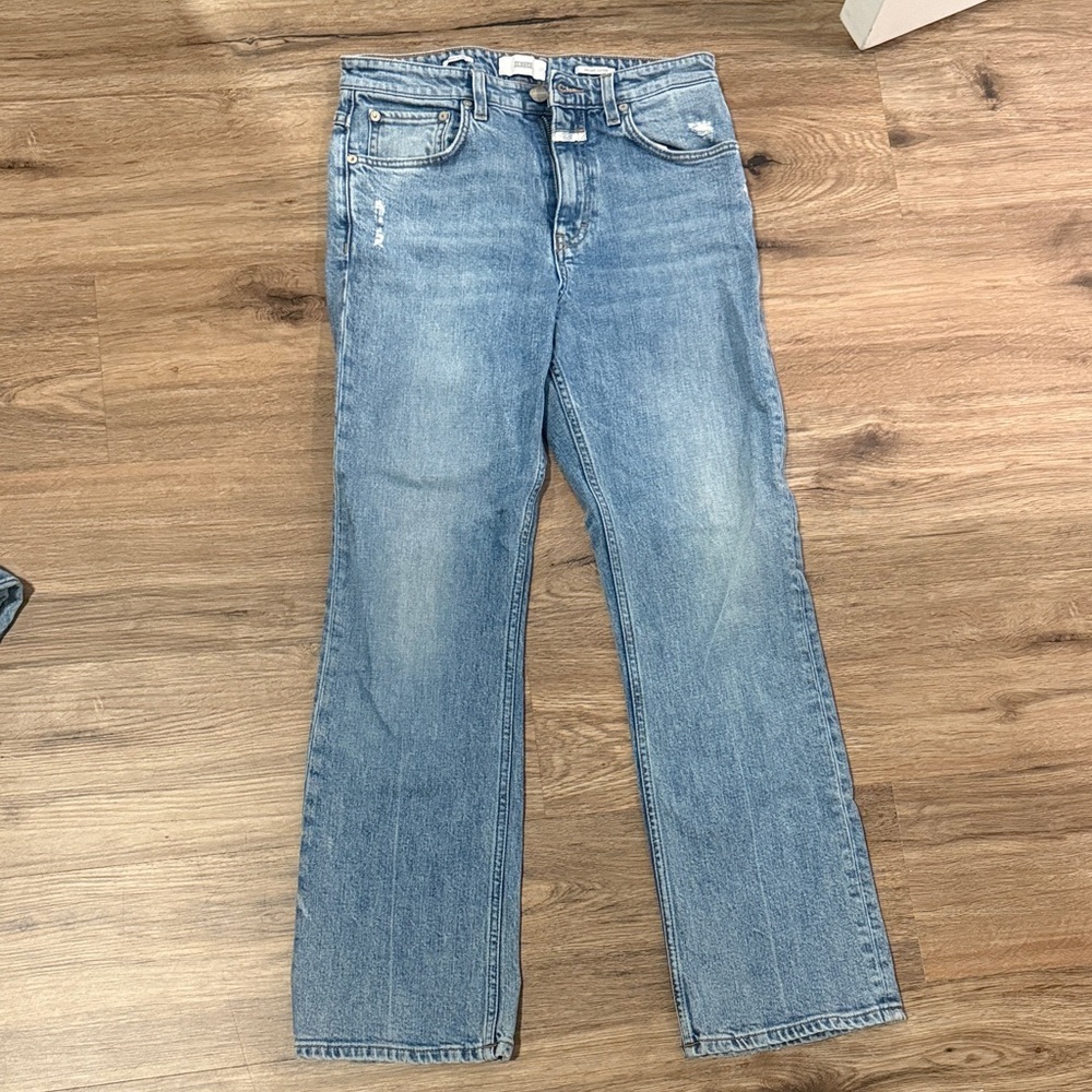 Closed Straight-Leg Jeans in Light Blue Wash
